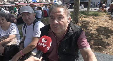 Bayram yoğunluğunun yaşandığı Eminönü'nde ANKA'ya konuşan yurttaş: ”Üzgünüm; böyle dolaşıyoruz, cebimde 1 kuruş yok