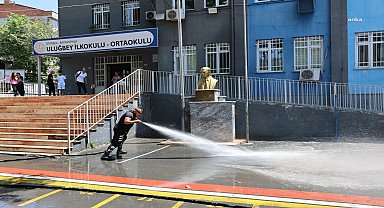 Bayrampaşa Belediyesi'nden YKS öncesi okul bahçelerinde temizlik