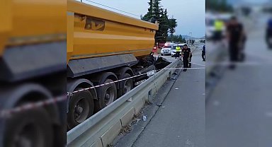 Burdur’da park halindeki kamyona çarpan genç sürücü hayatını kaybetti, babası yaralandı