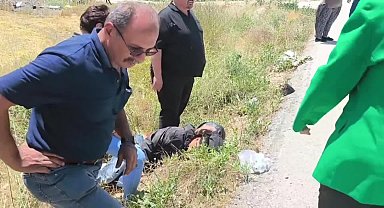 Burdur’da şarampole devrilen motosiklet sürücüsü yaralandı, ilk müdahaleyi belediye başkanı yaptı