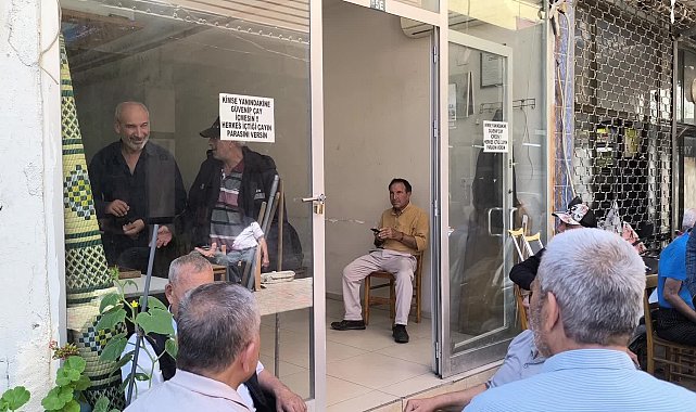 Çay içip ücret ödemeden gidenlerden bıkan esnaf cama uyarı yazısı astı: