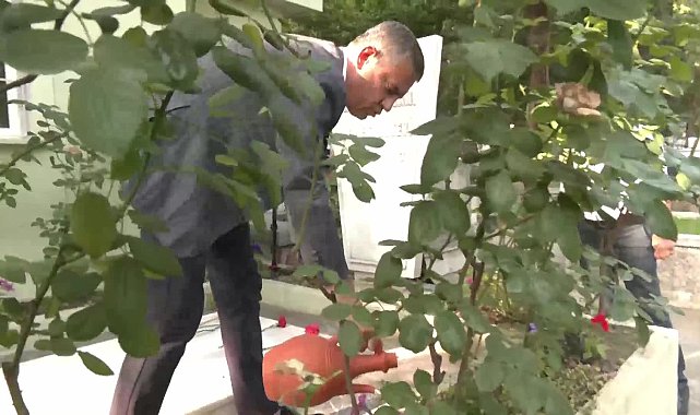 CHP Genel Başkanı Özgür Özel bayramın ilk günü kabristan ziyareti gerçekleştirdi