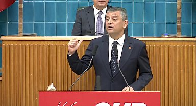 CHP Grup toplantısı... Özgür Özel: “Kişi kendinden bilir işi... Erdoğan, o dönemlerde kaçak yapıya bağışla para aldığını itiraf etmiş, billboardları usulsüz vermiş, medyaya para dağıtmış, sonra da satın almış” 