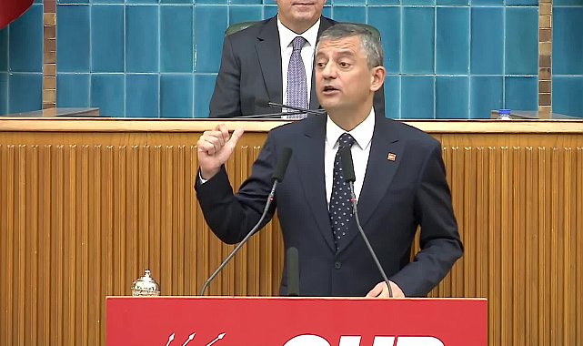 CHP Grup toplantısı... Özgür Özel: “Kişi kendinden bilir işi... Erdoğan, o dönemlerde kaçak yapıya bağışla para aldığını itiraf etmiş, billboardları usulsüz vermiş, medyaya para dağıtmış, sonra da satın almış”