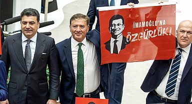CHP’li Murat Emir: İktidarın korkudan posterlerinin taşınmasını dahi yasakladığı Ekrem İmamoğlu'nu hatırlatmaya devam edeceğiz