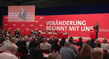 CHP Lideri Özel, Berlin’de SPD Kongresi’nde konuştu: ''Siyasi tarihimizde, demokrasiye dönük en ağır saldırılardan biri yaşanmaktadır''