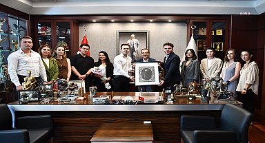 CHP Tepebaşı Gençlik Kolları'ndan Belediye Başkanı Ataç'a ziyaret