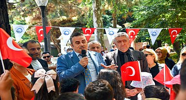 Çocuklar Ortahisar’ın karne şenliğinde doyasıya eğlendi