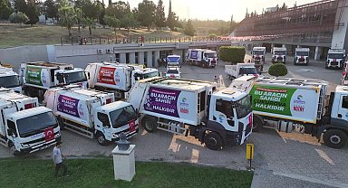 Çukurova Belediyesi araç filosuna kazandırılan çöp kamyonları tanıtıldı