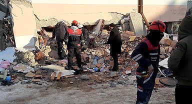 Depremde yıkılan Sağlam Evler Sitesi'ne ilişkin 6 kişiye dava açıldı