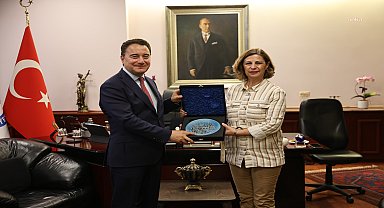 DEVA Partisi Genel Başkanı Babacan, Eskişehir Büyükşehir Belediye Başkanı Ünlüce’yi makamında ziyaret etti