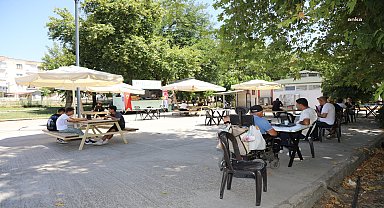 Efes Selçuk Belediyesi'nin hizmete açtığı Engelsiz Kafe, yenilenen yüzüyle hizmetine devam ediyor
