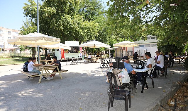 Efes Selçuk Belediyesi'nin hizmete açtığı Engelsiz Kafe, yenilenen yüzüyle hizmetine devam ediyor