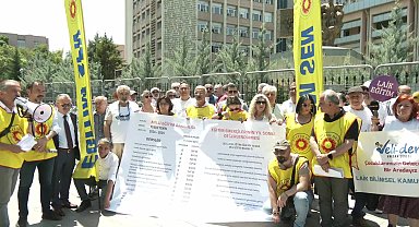 Eğitim Sen’den Bakan Yusuf Tekin’e ''karne'': “Bakan istifa etmelidir, edecektir, bu da bizim Bakan'a vereceğimiz son karne olacak”