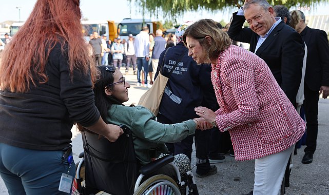 Eskişehir Büyükşehir Belediye Başkanı Ünlüce, personel ile bayramlaştı
