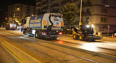 Eskişehir Büyükşehir Belediyesi, kent uyurken yolları yeniliyor