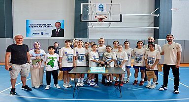 Eyüpsultan Belediye Başkanı Özmen, U12 Kız Basketbol Takımı’nın şampiyonluğunu kutladı