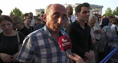 Ferdi Zeyrek'in hayatını kaybetmesinin ardından Manisalılar hastane önünde: 