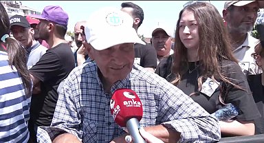Ferdi Zeyrek son yolculuğuna uğurlanıyor... Cumhuriyet Meydanı'nda toplanan vatandaşlar: