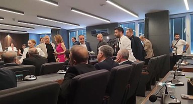 Gaziosmanpaşa'da CHP'li başkana yapılan operasyonun ardından Belediye Başkanvekiliğine AK Partili Eray Karadeniz seçildi