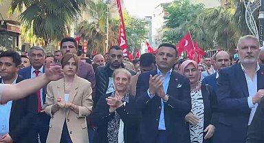 Gaziosmanpaşa'da halk gözaltındaki başkanları için yürüyüş yaptı