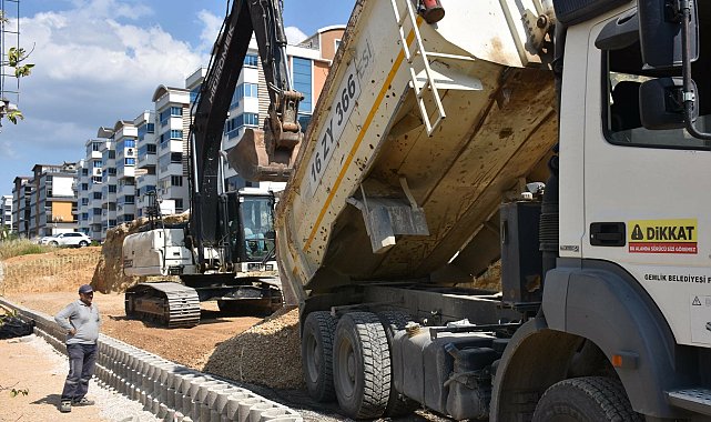 Gemlik'te yol çalışmaları sürüyor