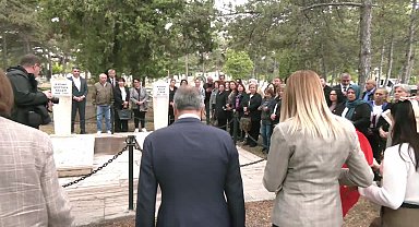 Hüseyin Vasıf Çınar, 90’ıncı ölüm yıl dönümünde mezarı başında anıldı… Suat Özçağdaş: