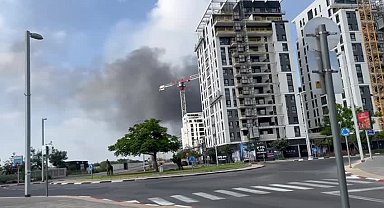 İran'dan İsrail'e yeni füze dalgası: Tel Aviv ve Kudüs'te patlama sesleri duyuldu