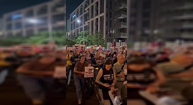 İsrail’in Gazze’ye saldırıları sürüyor... Tel Aviv’de öldürülen Gazzeli çocuklar için “sessiz nöbet” tutuldu