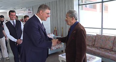 İzmir Büyükşehir Belediye Başkanı Tugay’dan bayram öncesi huzurevi ve hastane ziyareti