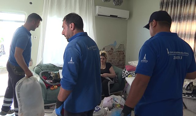 İzmir Büyükşehir Belediyesi evi zarar gören aileyi, Uzundere konutlarına taşıdı