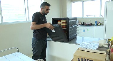 İzmir Büyükşehir Belediyesi, greve rağmen öğrencilere yemek sağlamayı sürdürüyor
