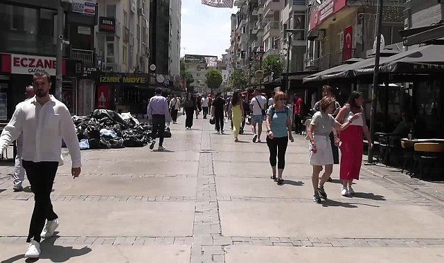 İzmir’deki grevde 4. gün... Grevdeki işçiler, çöplerin toplatılmasını engelledi