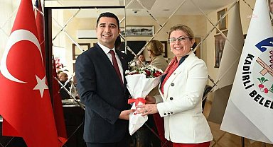 Kadirli Belediye binasına yönelik taşlı saldırı... CHP Kadın Kolları Genel Başkanı Asu Kaya: “Bu saldırı demokrasiye yönelmiş açık bir tehdittir”