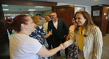 Karşıyaka Belediye Başkanı Ünsal, ilçe sakinleriyle bayramlaştı