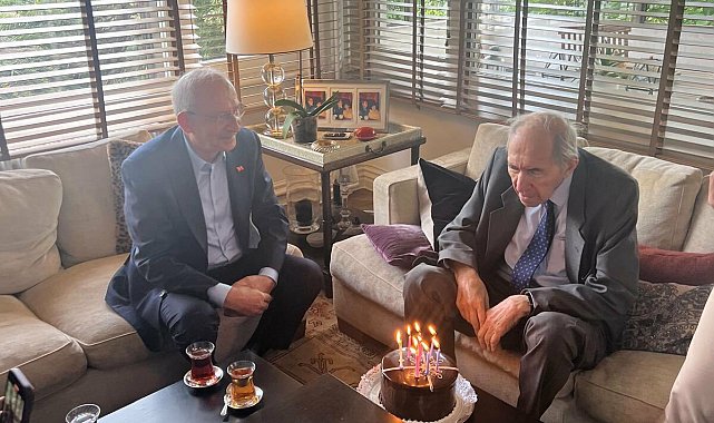 Kemal Kılıçdaroğlu, CHP’nin 6. Genel Başkanı Altan Öymen’i ziyaret etti