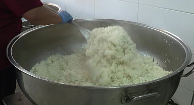 Konak’ta kurban bağışları, ihtiyaç sahiplerinin sofrasına ulaşıyor