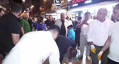 Kordon'da çöp toplayan İzmir Büyükşehir Belediye Başkanı Cemil Tugay: “İzmir’i çöpe teslim etmeyeceğiz” 