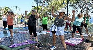 Kuşadası Belediyesi'nden Güvercianada Kalesi’nde mat pilates dersi