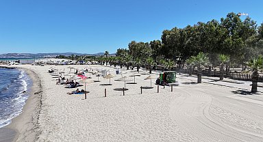 Kuşadası plajlarına yeni kum temizleme aracı