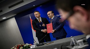 Macaristan Dışişleri Bakanı Szijjarto ve Sanayi ve Teknoloji Bakanı Kacır, Macaristan'a gaz sevkiyatının artırılmasını öngören anlaşmayı imzaladı