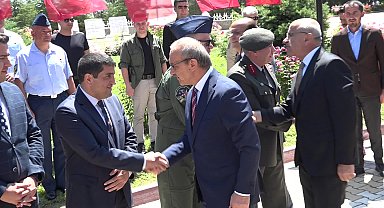 Malatya Valisi Yavuz'dan arife gününde şehitlik ziyareti