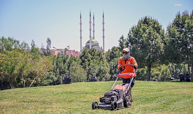 Mersin Büyükşehir Belediyesi, kenti bayrama hazırladı