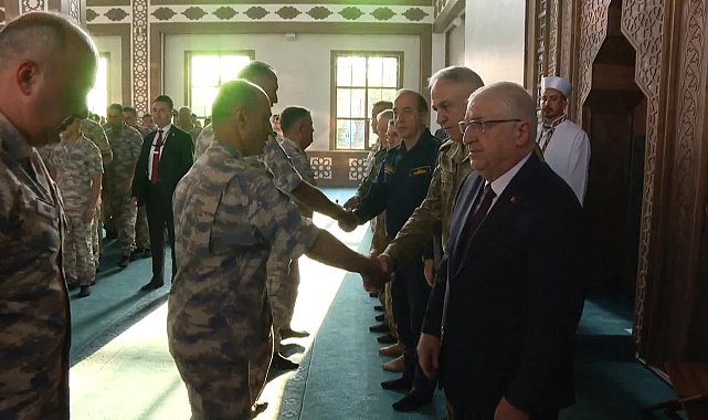 Milli Savunma Bakanı Güler, Kütahya'da Mehmetçiklerle bir araya geldi