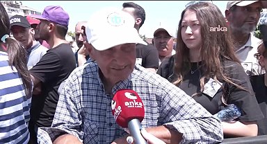 On binlerce Manisalı Ferdi Zeyrek'i gözyaşları ve karanfillerle uğurladı: