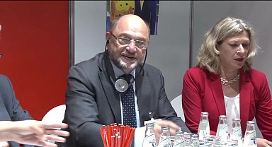 Özgür Özel Berlin’de, Friedrich Ebert Vakfı Başkanı Schulz ile görüştü