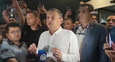 Özgür Özel, Ferdi Zeyrek'in tedavi gördüğü hastanenin önünde açıklama yaptı: Ferdi Başkan'ın kalbi 70 dakika sonra yeniden çalıştı