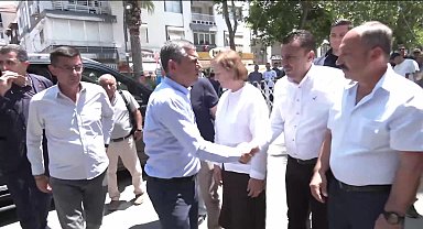 Özgür Özel ile Nurcan Zeyrek, Manisa'da taziyeleri kabul ediyor