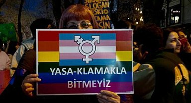 Sağlık Bakanlığı, cinsiyet uyum süreçlerinde kullanılan hormon ilaçlarına yaş sınırı getirdi  