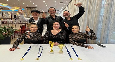Seferihisar’da kurulan Rebeteos Dance Academy'den Uluslararası Zeibekiko ve Yunan Dansları Festivali’nde büyük başarı